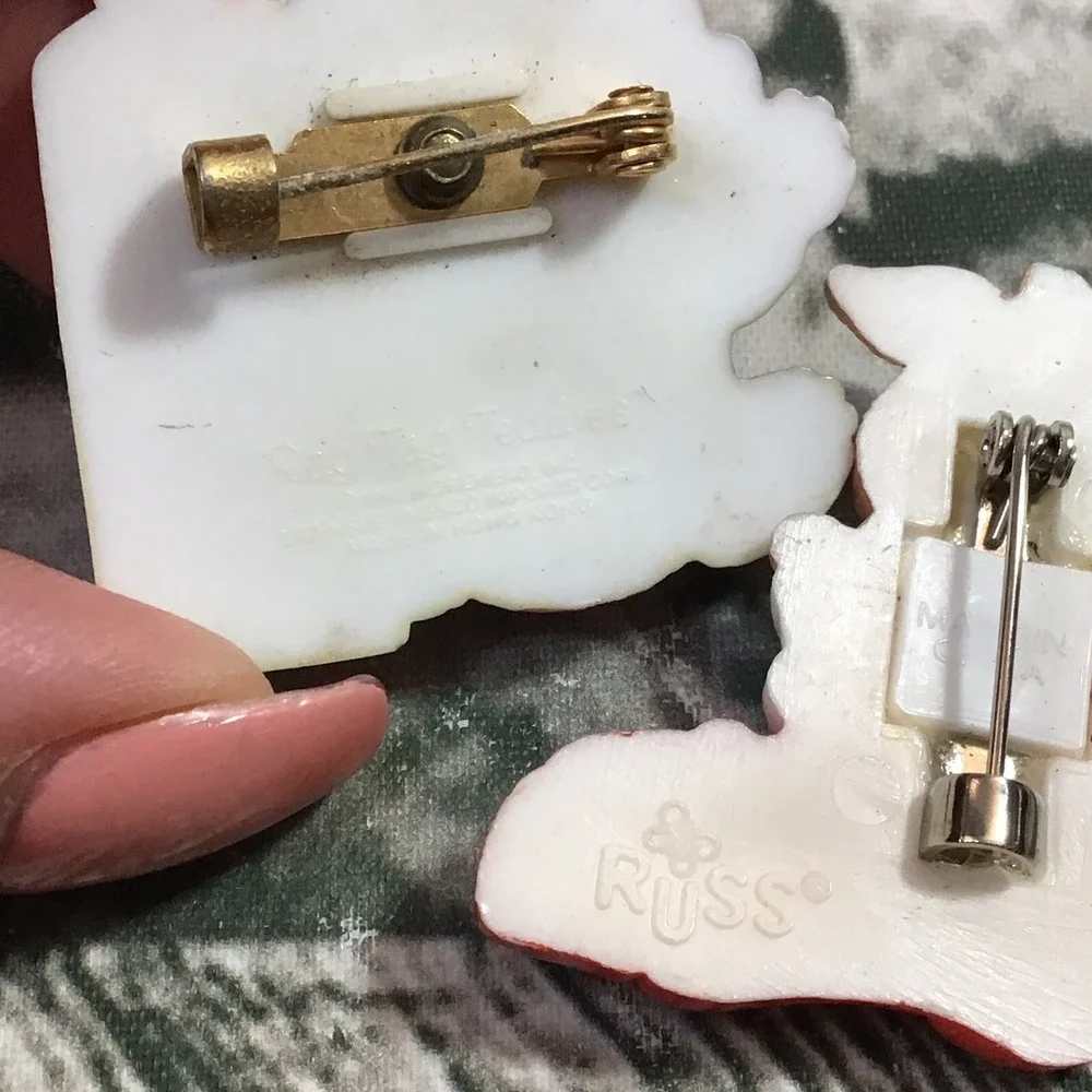 Vintage Christmas Pins Lot Of 2 Rag Tag‎ Teddies Enesco Hallmark Plastic